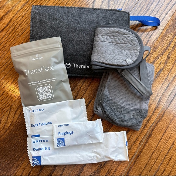 Therabody Overnight Flight Travel Kit - Picture 1 of 6